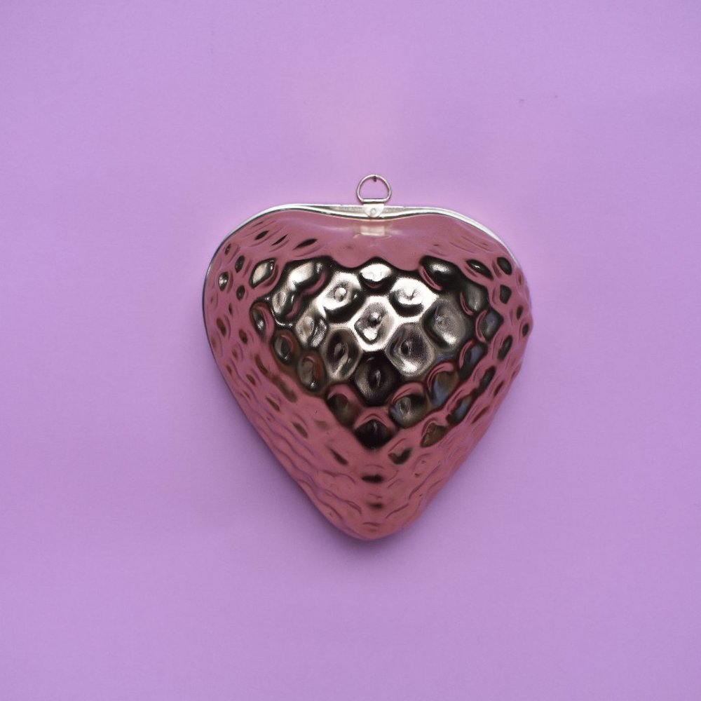 Copper cake pan / Jell-O mold • Strawberry